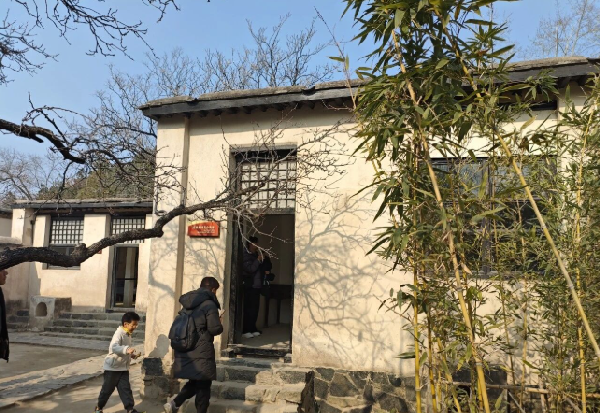 抓实新时代干部履职能力提升 赴西柏坡三类点位溯源精神核心